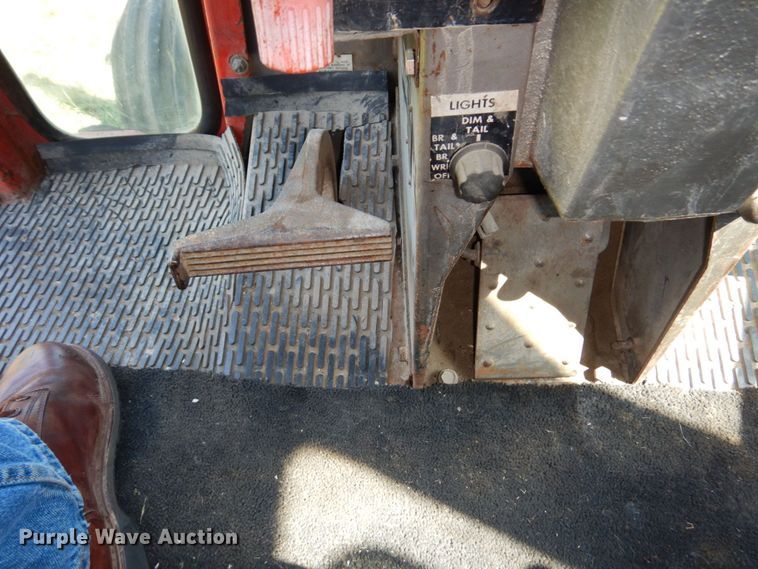 image for item DS1361 1974 Massey Ferguson 1135  tractor