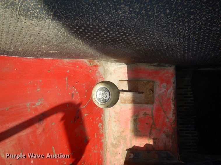 image for item DS1361 1974 Massey Ferguson 1135  tractor