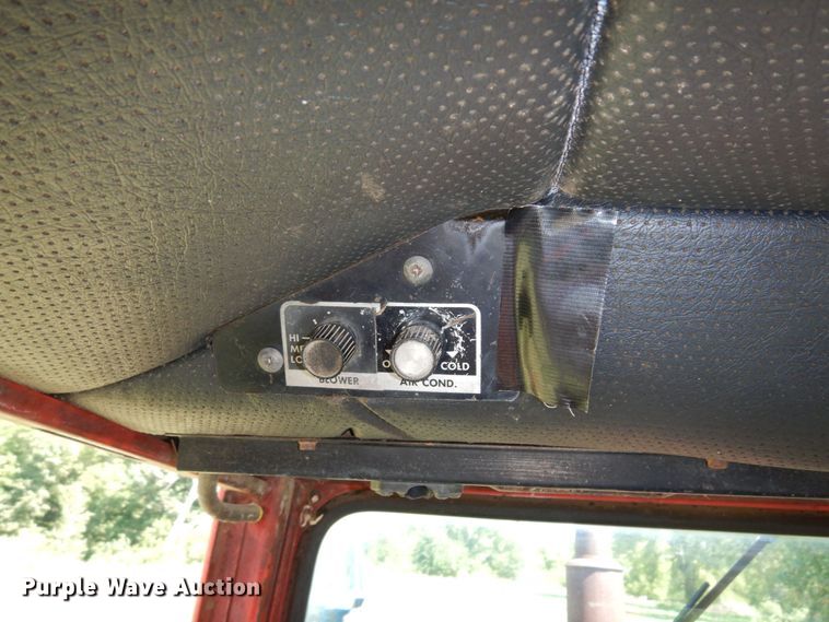 image for item DS1361 1974 Massey Ferguson 1135  tractor