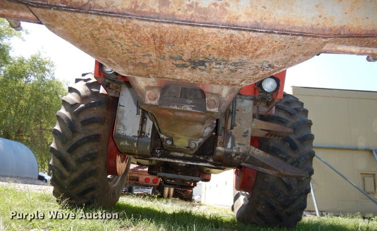 image for item DS1361 1974 Massey Ferguson 1135  tractor