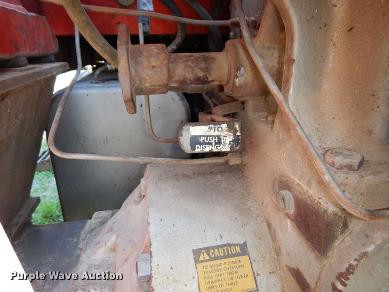 image for item DS1361 1974 Massey Ferguson 1135  tractor