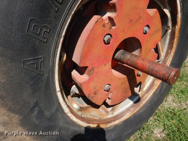 image for item DS1361 1974 Massey Ferguson 1135  tractor