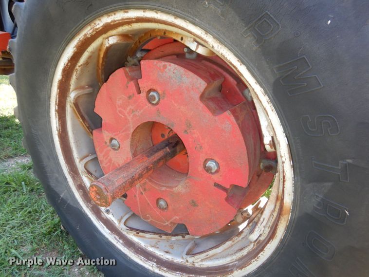 image for item DS1361 1974 Massey Ferguson 1135  tractor