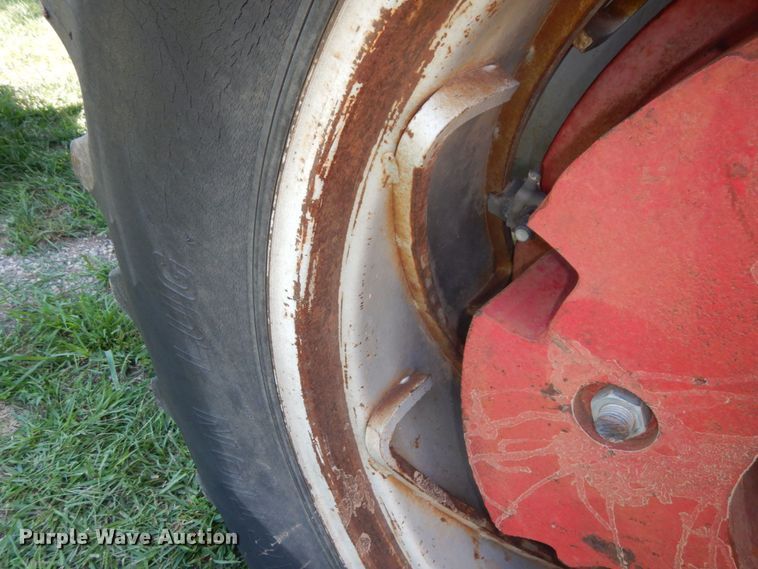 image for item DS1361 1974 Massey Ferguson 1135  tractor