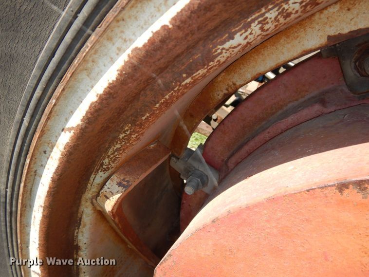 image for item DS1361 1974 Massey Ferguson 1135  tractor