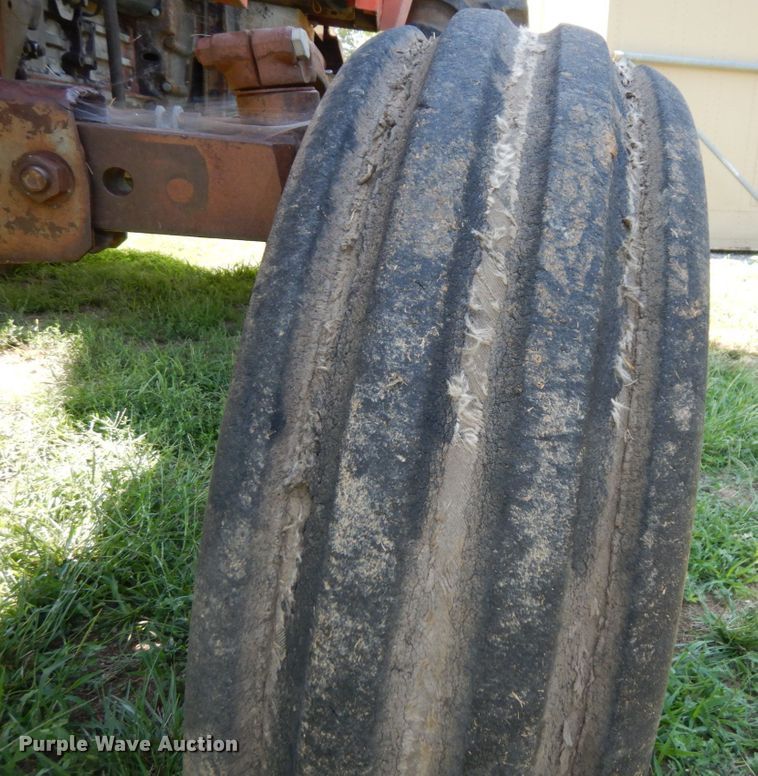 image for item DS1361 1974 Massey Ferguson 1135  tractor