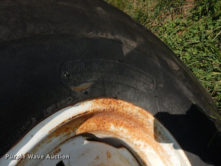 image for item DS1361 1974 Massey Ferguson 1135  tractor