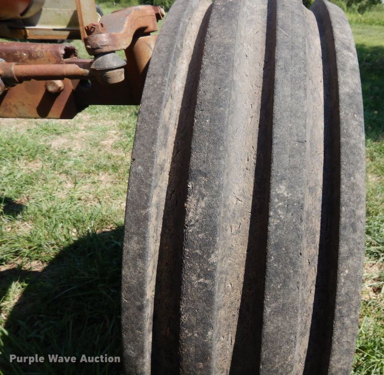 image for item DS1361 1974 Massey Ferguson 1135  tractor