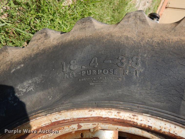 image for item DS1361 1974 Massey Ferguson 1135  tractor