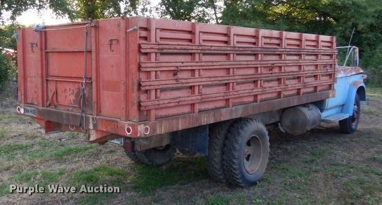 image for item DS1366 1973 Dodge D600  grain truck