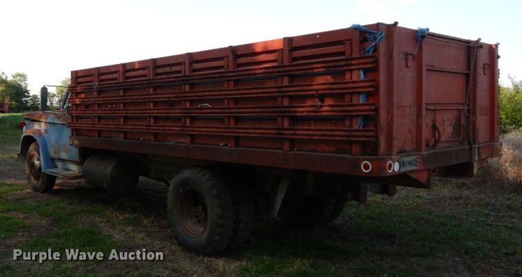 image for item DS1366 1973 Dodge D600  grain truck