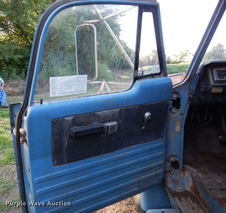image for item DS1366 1973 Dodge D600  grain truck