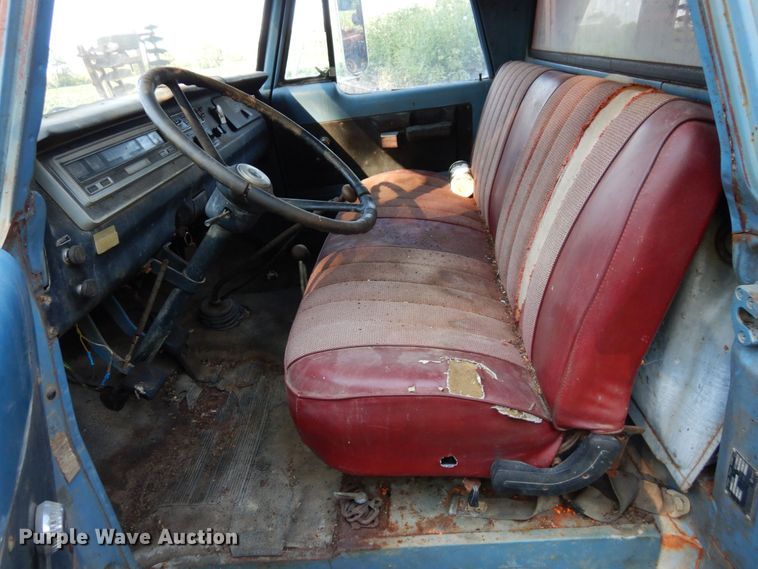 image for item DS1366 1973 Dodge D600  grain truck
