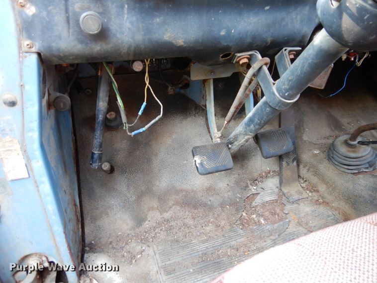 image for item DS1366 1973 Dodge D600  grain truck