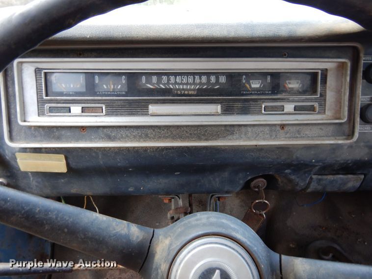 image for item DS1366 1973 Dodge D600  grain truck