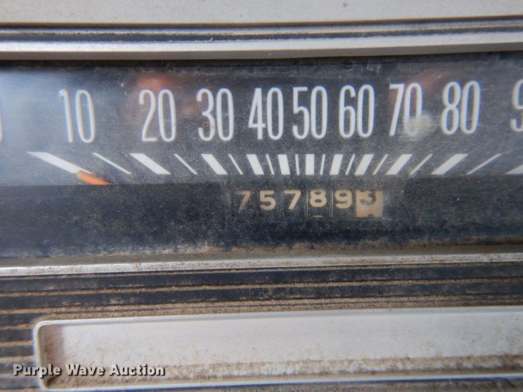 image for item DS1366 1973 Dodge D600  grain truck