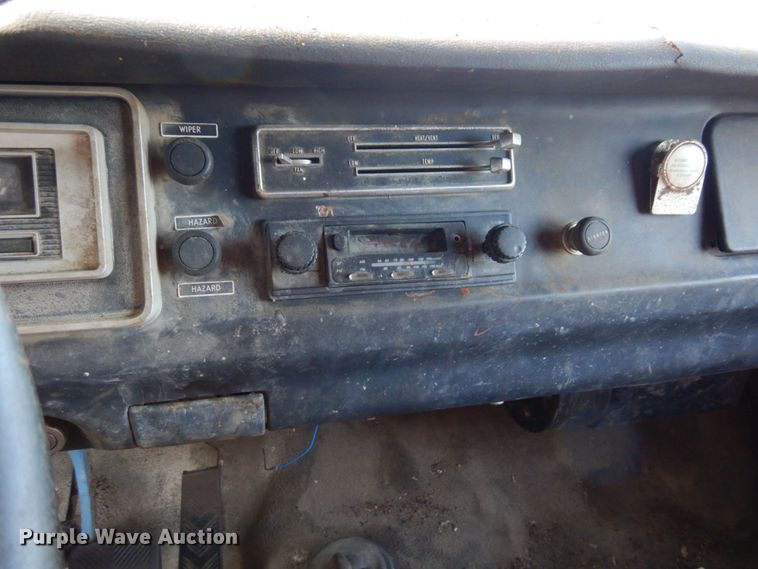 image for item DS1366 1973 Dodge D600  grain truck