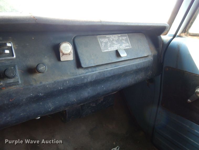 image for item DS1366 1973 Dodge D600  grain truck