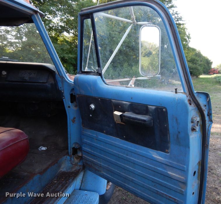 image for item DS1366 1973 Dodge D600  grain truck