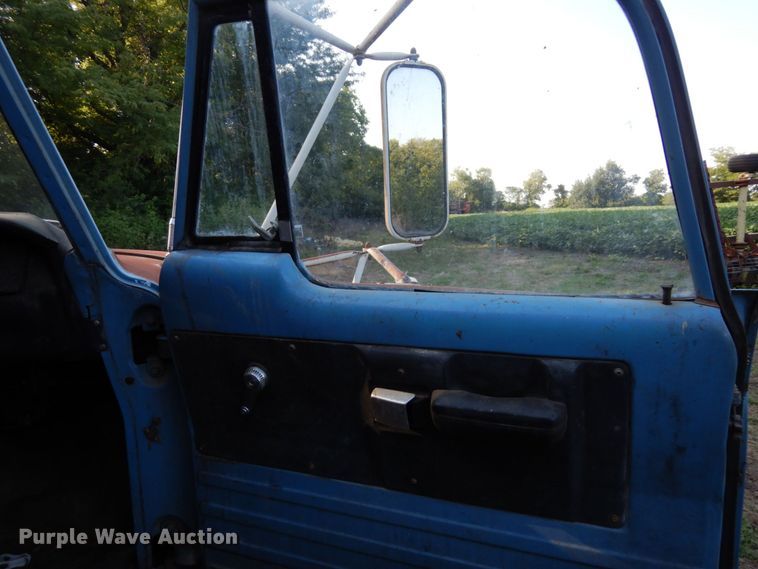 image for item DS1366 1973 Dodge D600  grain truck