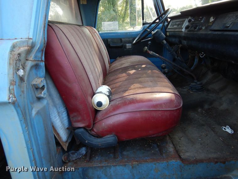 image for item DS1366 1973 Dodge D600  grain truck