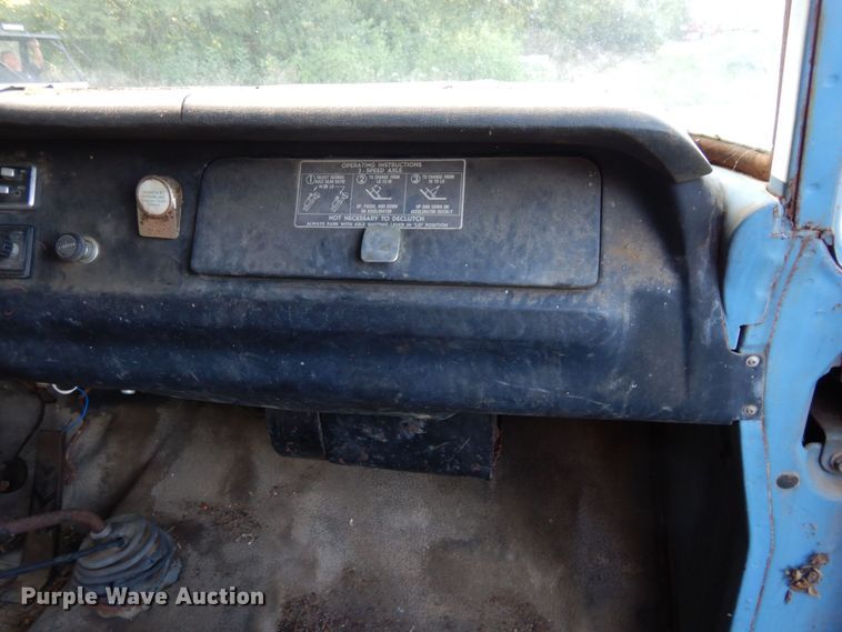 image for item DS1366 1973 Dodge D600  grain truck