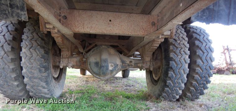 image for item DS1366 1973 Dodge D600  grain truck