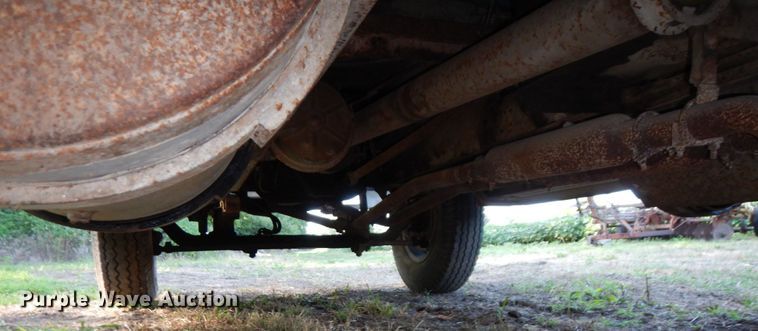 image for item DS1366 1973 Dodge D600  grain truck