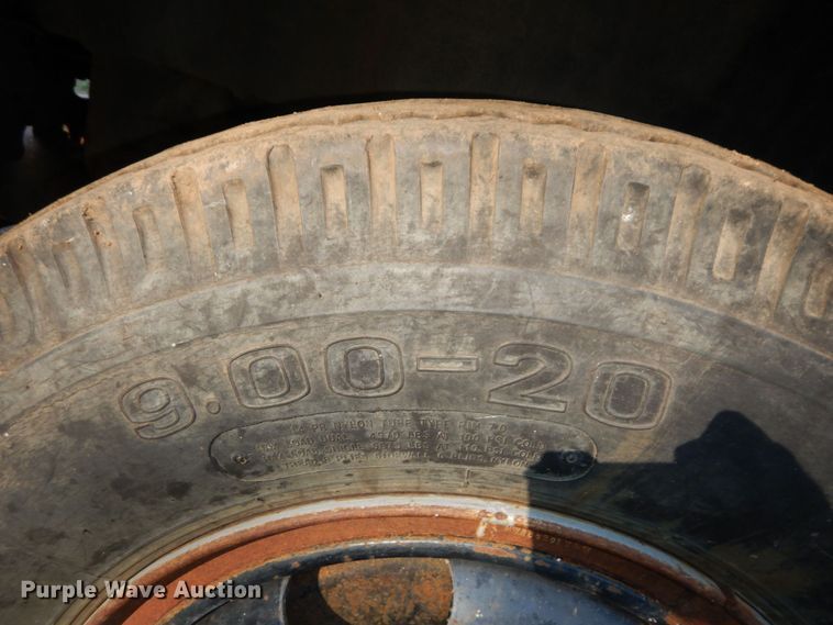image for item DS1366 1973 Dodge D600  grain truck