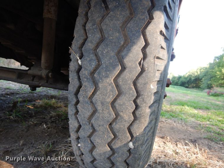 image for item DS1366 1973 Dodge D600  grain truck