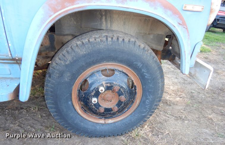 image for item DS1366 1973 Dodge D600  grain truck
