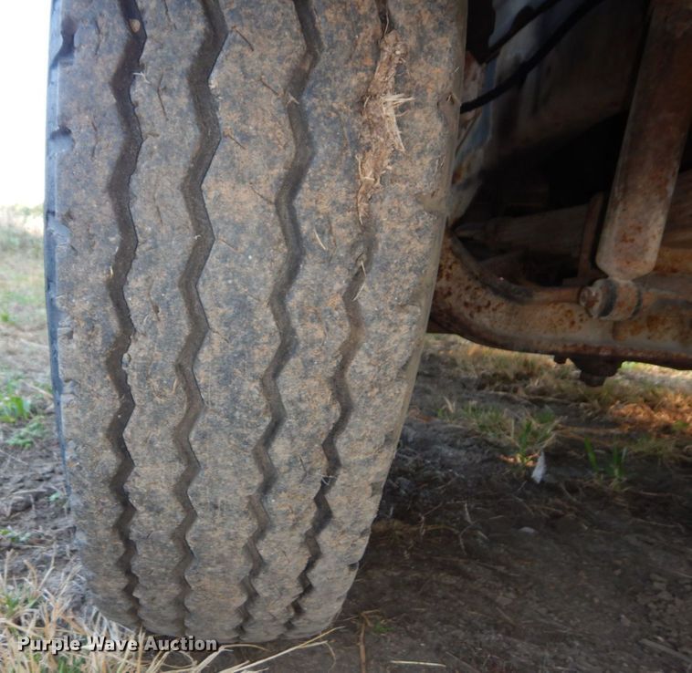 image for item DS1366 1973 Dodge D600  grain truck