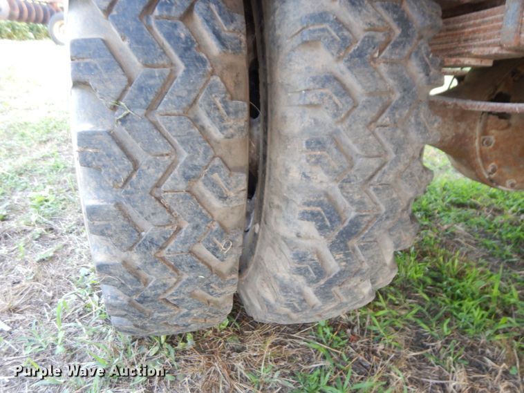 image for item DS1366 1973 Dodge D600  grain truck