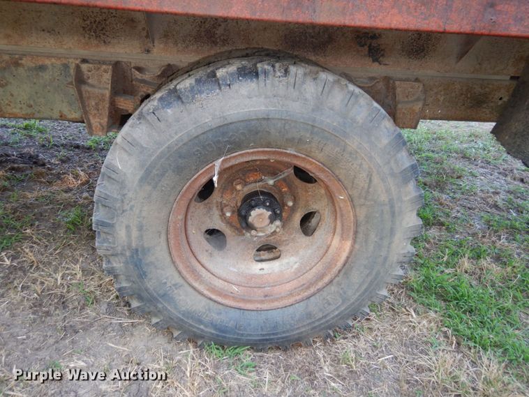 image for item DS1366 1973 Dodge D600  grain truck