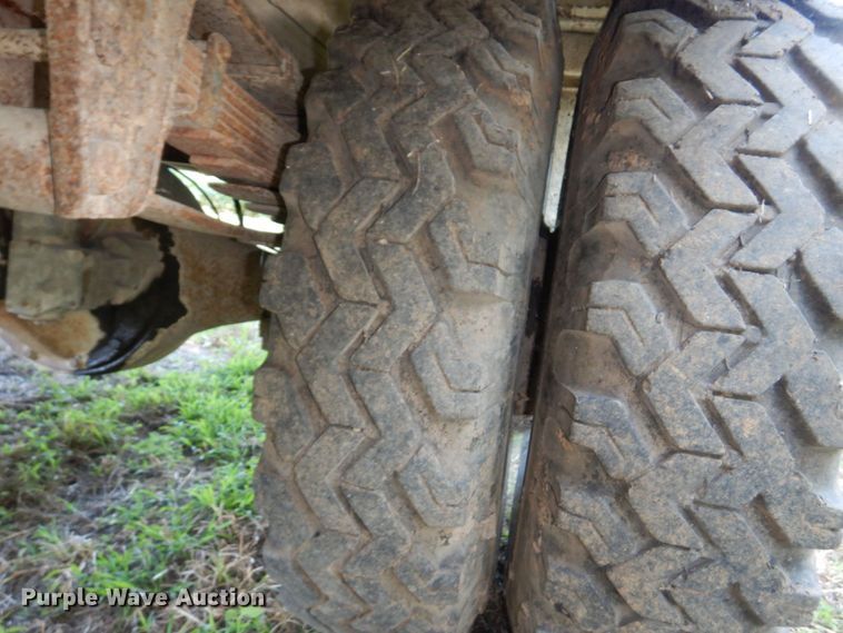 image for item DS1366 1973 Dodge D600  grain truck