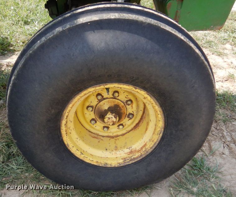 image for item DS1369 John Deere 4440  tractor