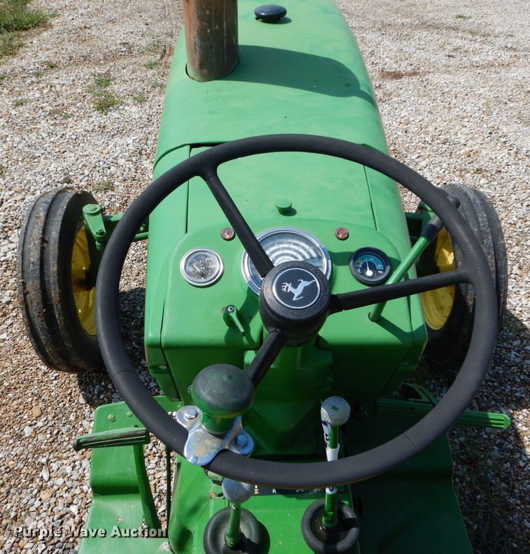 image for item DS6259 1968 John Deere 1020  tractor