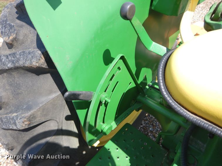 image for item DS6259 1968 John Deere 1020  tractor