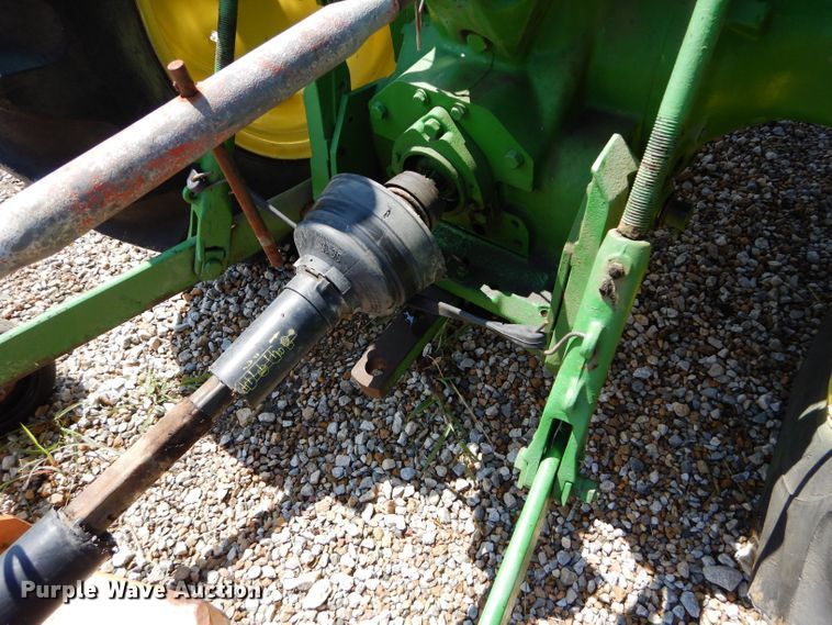 image for item DS6259 1968 John Deere 1020  tractor