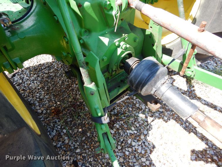 image for item DS6259 1968 John Deere 1020  tractor