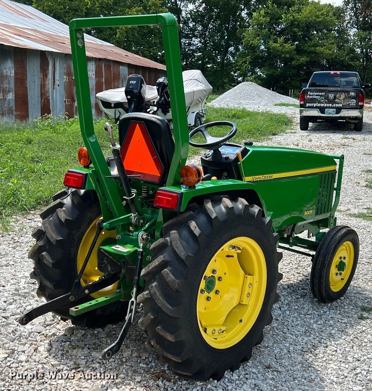 image for item IA9011 2008 John Deere 3005  tractor