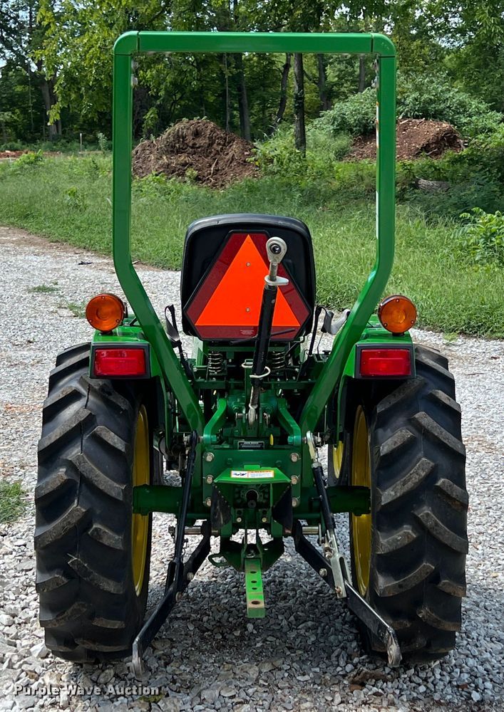 image for item IA9011 2008 John Deere 3005  tractor