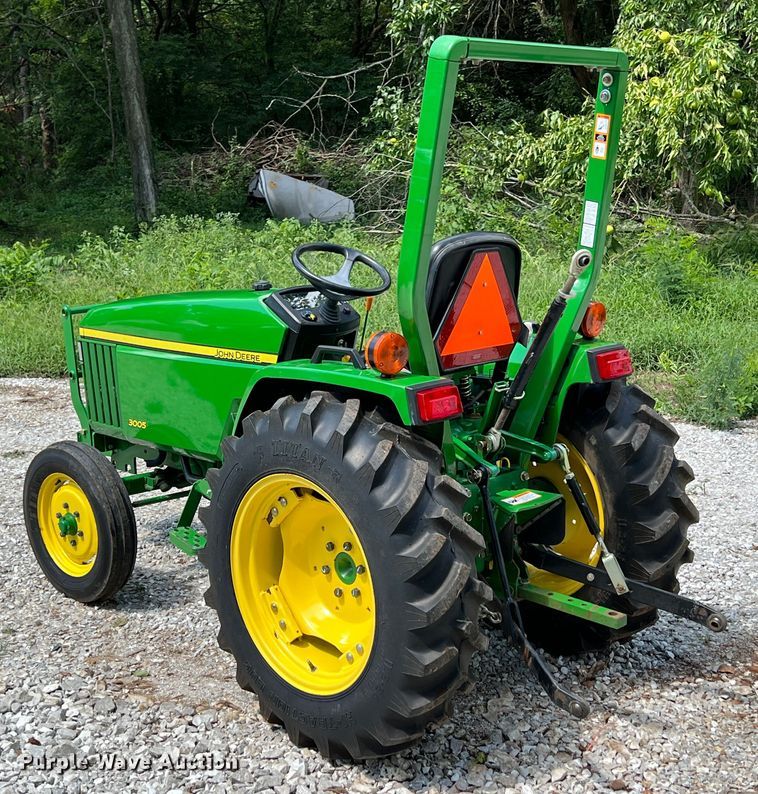 image for item IA9011 2008 John Deere 3005  tractor