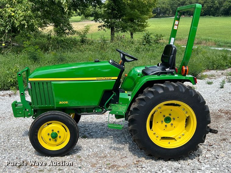 image for item IA9011 2008 John Deere 3005  tractor