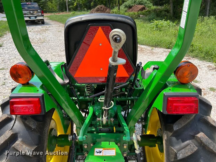 image for item IA9011 2008 John Deere 3005  tractor