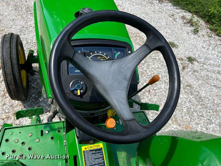 image for item IA9011 2008 John Deere 3005  tractor