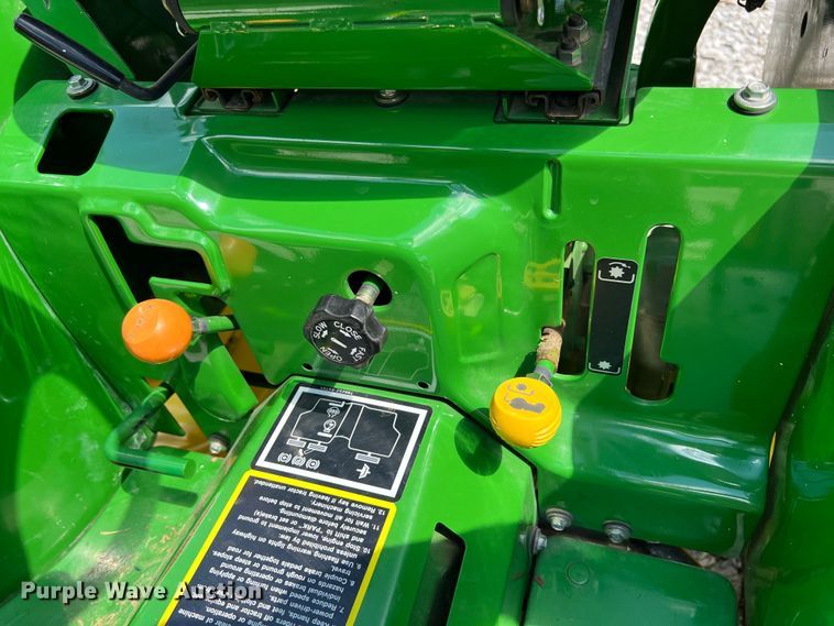 image for item IA9011 2008 John Deere 3005  tractor