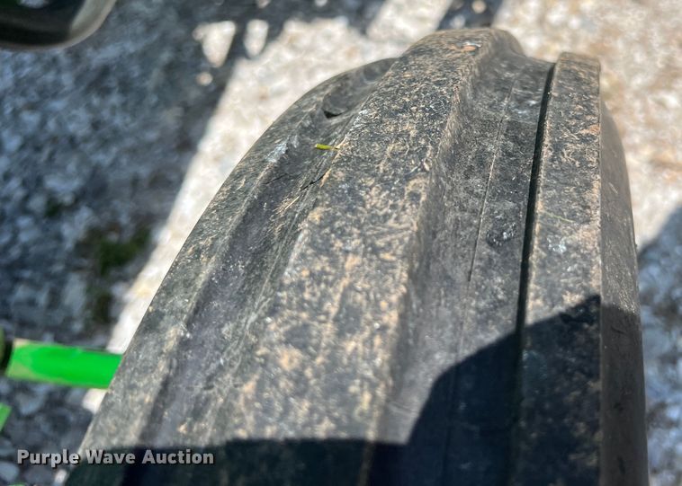 image for item IA9011 2008 John Deere 3005  tractor