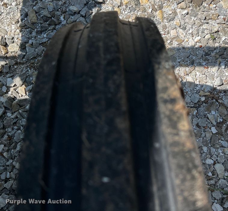 image for item IA9011 2008 John Deere 3005  tractor