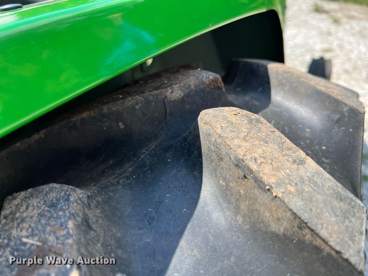 image for item IA9011 2008 John Deere 3005  tractor